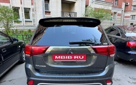 Mitsubishi Outlander III рестайлинг 3, 2022 год, 2 950 000 рублей, 4 фотография