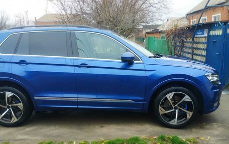Volkswagen Tiguan II, 2018 год, 2 800 000 рублей, 2 фотография