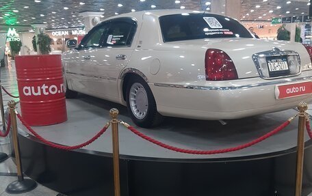 Lincoln Town Car III рестайлинг, 1999 год, 3 000 000 рублей, 4 фотография