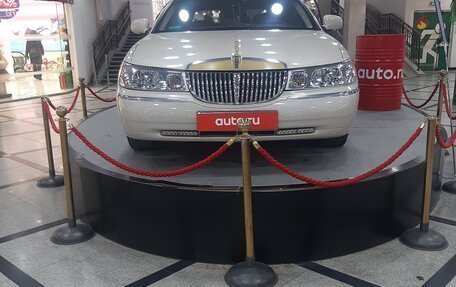 Lincoln Town Car III рестайлинг, 1999 год, 3 000 000 рублей, 7 фотография