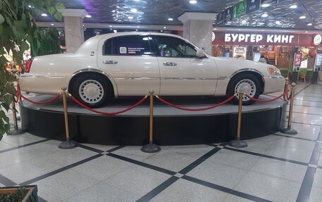 Lincoln Town Car III рестайлинг, 1999 год, 3 000 000 рублей, 6 фотография