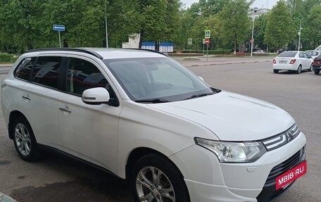 Mitsubishi Outlander III рестайлинг 3, 2013 год, 1 660 000 рублей, 3 фотография
