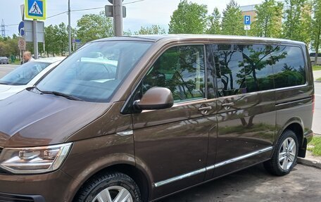 Volkswagen Multivan T6 рестайлинг, 2016 год, 3 500 000 рублей, 2 фотография