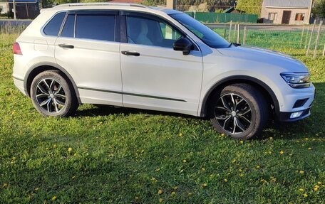Volkswagen Tiguan II, 2018 год, 2 399 000 рублей, 3 фотография