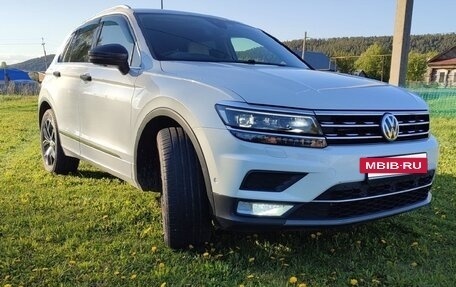 Volkswagen Tiguan II, 2018 год, 2 399 000 рублей, 2 фотография