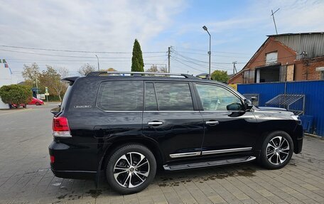 Toyota Land Cruiser 200, 2017 год, 7 600 000 рублей, 3 фотография