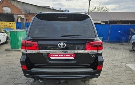 Toyota Land Cruiser 200, 2017 год, 7 600 000 рублей, 4 фотография