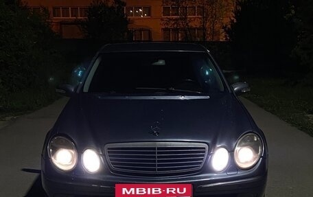 Mercedes-Benz E-Класс, 2003 год, 670 000 рублей, 4 фотография