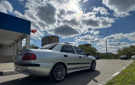Mitsubishi Carisma I, 2001 год, 280 000 рублей, 1 фотография
