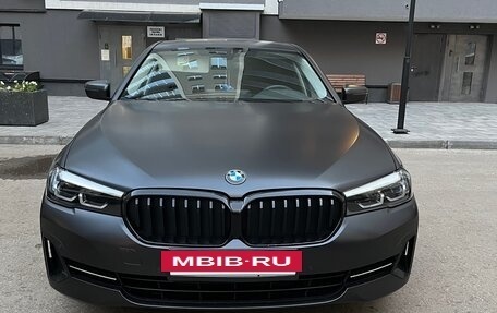 BMW 5 серия, 2021 год, 5 550 000 рублей, 2 фотография