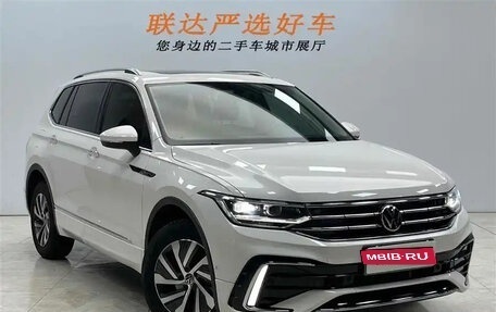 Volkswagen Tiguan II, 2022 год, 2 100 777 рублей, 3 фотография