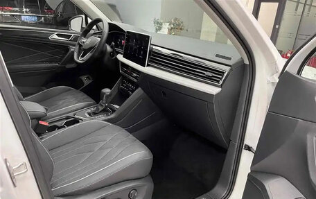 Volkswagen Tiguan II, 2022 год, 2 100 777 рублей, 7 фотография