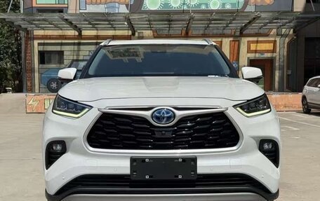 Toyota Highlander, 2022 год, 3 845 000 рублей, 2 фотография