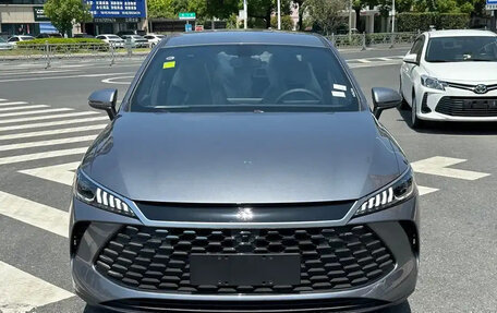 BYD Qin, 2025 год, 1 400 000 рублей, 2 фотография