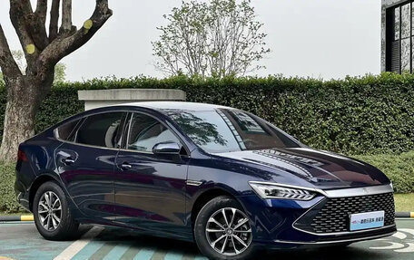 BYD Qin, 2023 год, 1 350 000 рублей, 3 фотография