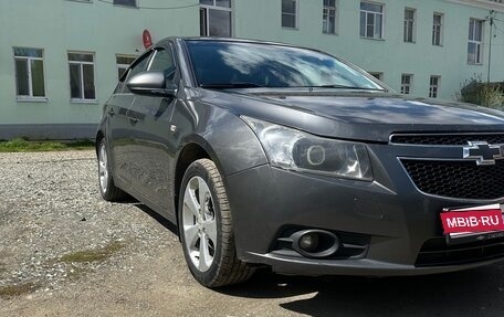Chevrolet Cruze II, 2011 год, 800 000 рублей, 4 фотография