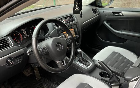 Volkswagen Jetta VI, 2012 год, 820 000 рублей, 2 фотография