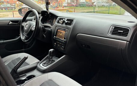 Volkswagen Jetta VI, 2012 год, 820 000 рублей, 3 фотография