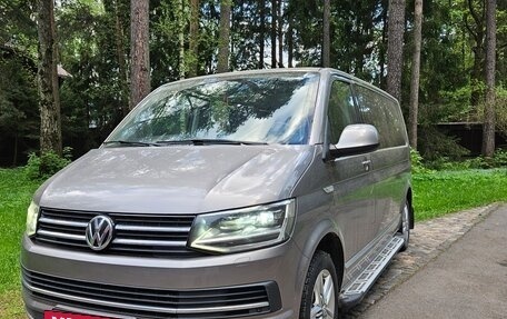 Volkswagen Multivan T6 рестайлинг, 2015 год, 3 500 000 рублей, 2 фотография