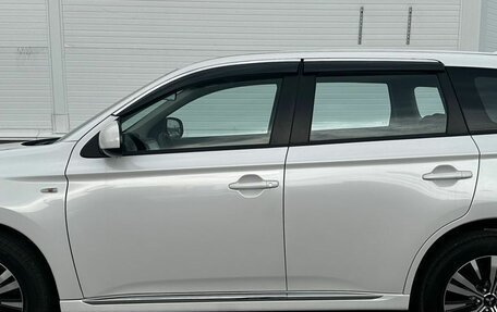 Mitsubishi Outlander III рестайлинг 3, 2022 год, 2 200 000 рублей, 4 фотография