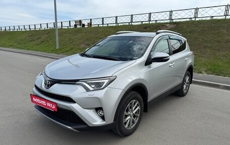 Toyota RAV4, 2018 год, 3 000 000 рублей, 2 фотография