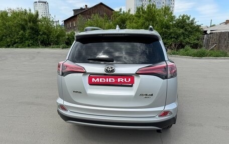 Toyota RAV4, 2018 год, 3 000 000 рублей, 4 фотография