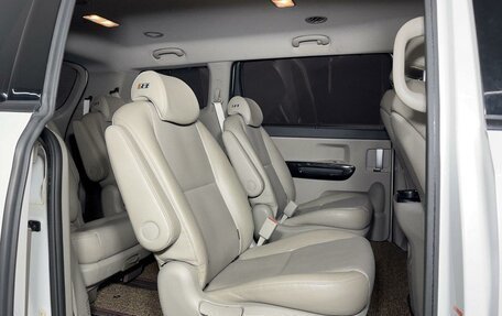 KIA Carnival III, 2018 год, 2 600 000 рублей, 7 фотография