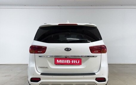 KIA Carnival III, 2018 год, 2 600 000 рублей, 4 фотография