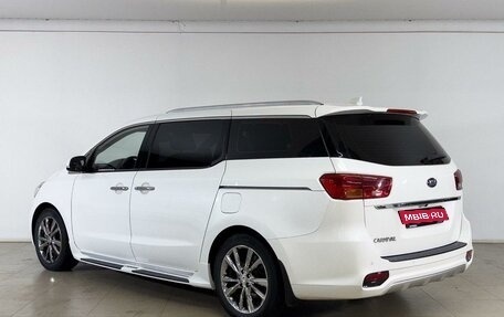 KIA Carnival III, 2018 год, 2 600 000 рублей, 2 фотография