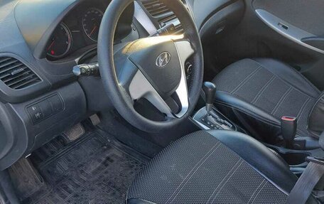 Hyundai Solaris II рестайлинг, 2013 год, 800 000 рублей, 4 фотография