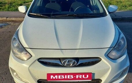 Hyundai Solaris II рестайлинг, 2013 год, 800 000 рублей, 2 фотография