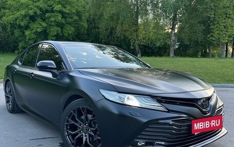 Toyota Camry, 2019 год, 3 050 000 рублей, 2 фотография