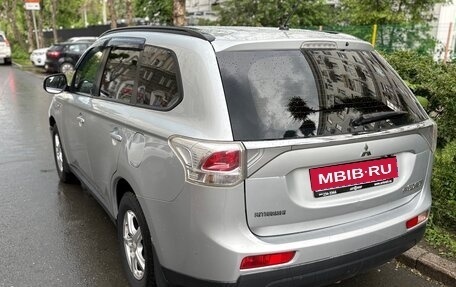 Mitsubishi Outlander III рестайлинг 3, 2013 год, 1 450 000 рублей, 2 фотография