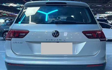 Volkswagen Tiguan II, 2021 год, 1 800 000 рублей, 5 фотография