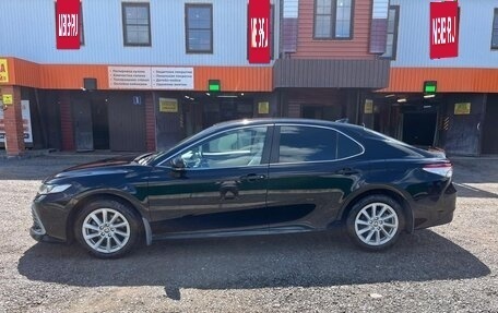 Toyota Camry, 2021 год, 3 300 000 рублей, 2 фотография