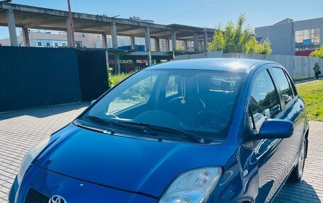 Toyota Yaris III рестайлинг, 2007 год, 820 000 рублей, 2 фотография