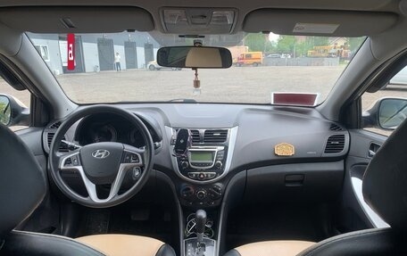 Hyundai Solaris II рестайлинг, 2013 год, 800 000 рублей, 3 фотография
