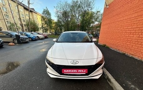 Hyundai Elantra, 2021 год, 2 000 000 рублей, 2 фотография