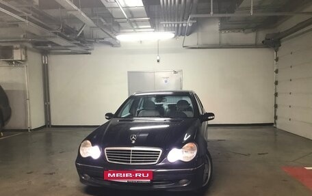 Mercedes-Benz C-Класс, 2003 год, 535 000 рублей, 3 фотография