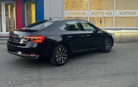 Skoda Superb III рестайлинг, 2024 год, 3 250 000 рублей, 4 фотография
