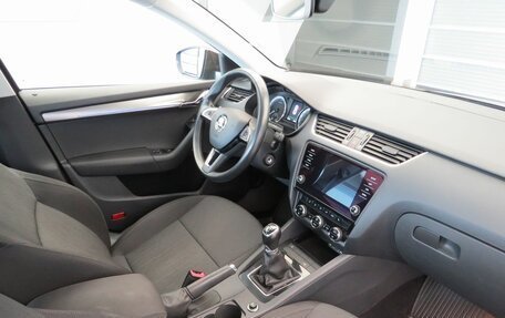 Skoda Octavia, 2017 год, 1 659 000 рублей, 5 фотография