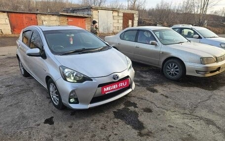Toyota Aqua I, 2013 год, 750 000 рублей, 2 фотография