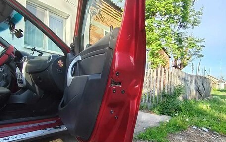 Renault Sandero I, 2012 год, 800 000 рублей, 2 фотография