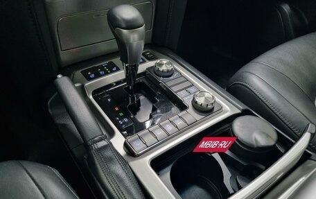 Toyota Land Cruiser 200, 2018 год, 7 000 000 рублей, 8 фотография