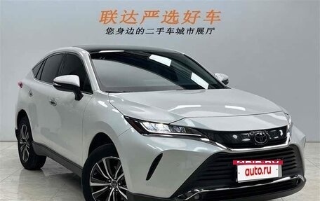 Toyota Harrier, 2022 год, 2 840 000 рублей, 3 фотография