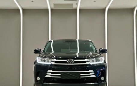 Toyota Highlander III, 2021 год, 2 500 200 рублей, 2 фотография