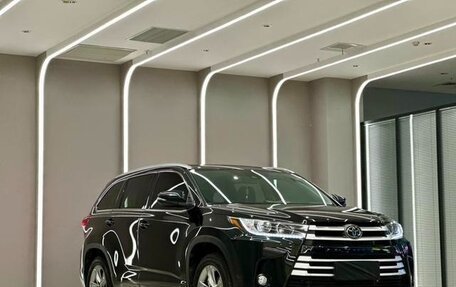 Toyota Highlander III, 2021 год, 2 500 200 рублей, 3 фотография