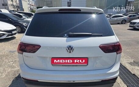 Volkswagen Tiguan II, 2021 год, 1 820 009 рублей, 3 фотография