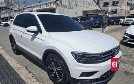 Volkswagen Tiguan II, 2021 год, 1 820 009 рублей, 2 фотография