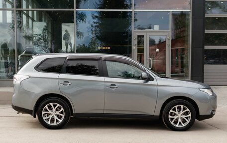Mitsubishi Outlander III рестайлинг 3, 2013 год, 1 600 000 рублей, 4 фотография